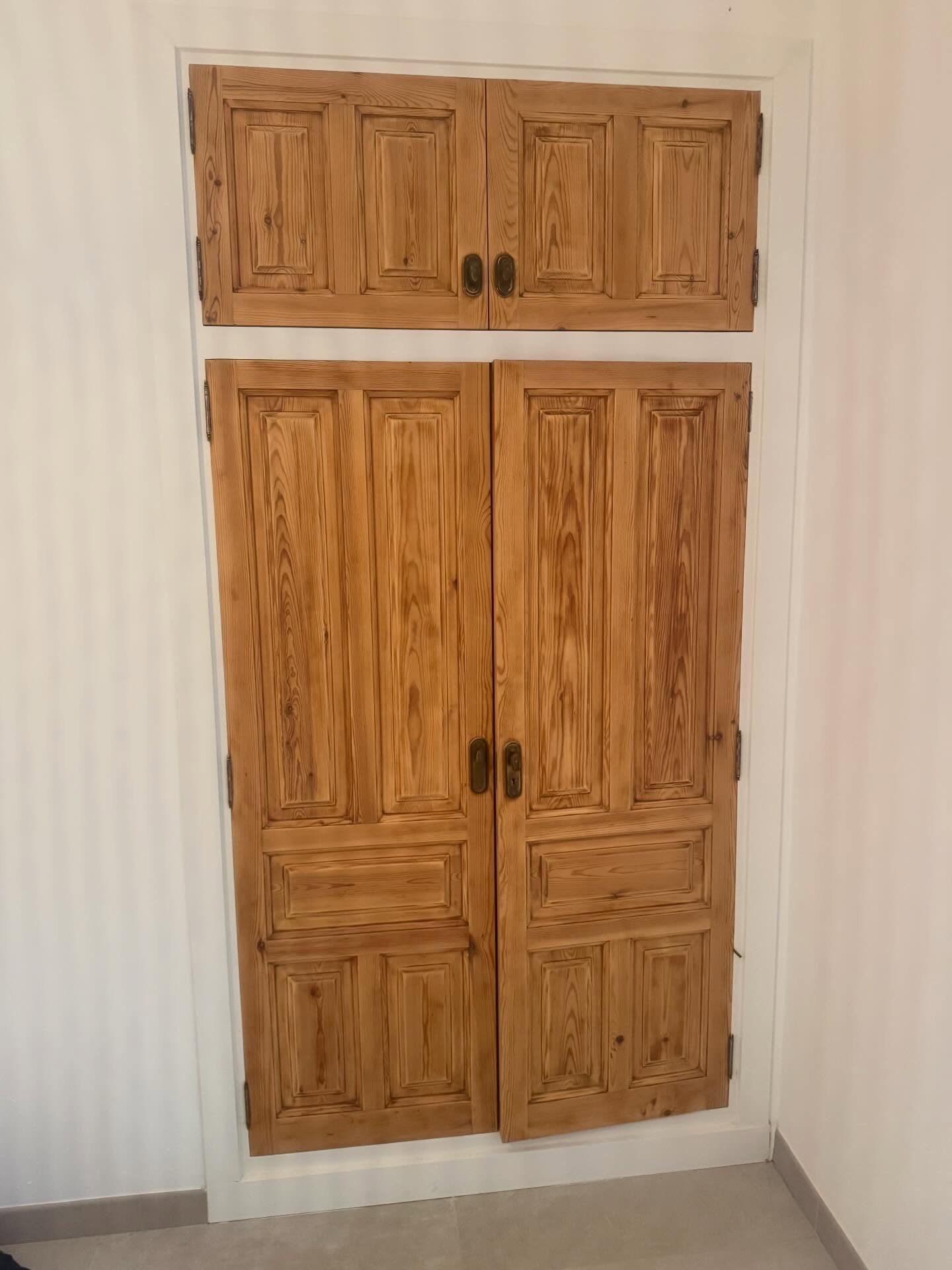 Geschuurde houten deuren 2 – JM Renovations Javea